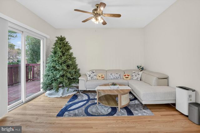 2000 MCAULIFFE DR, Rockville, MD 20851