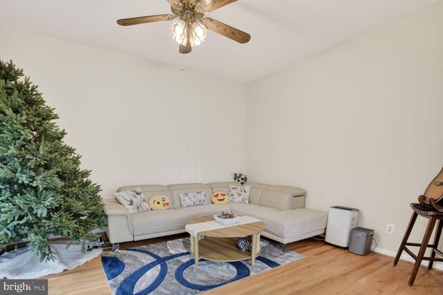 2000 MCAULIFFE DR, Rockville, MD 20851