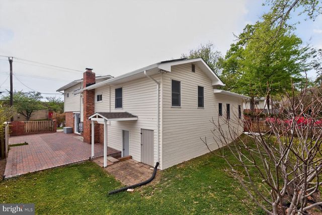 2000 MCAULIFFE DR, Rockville, MD 20851