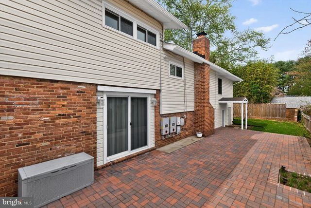 2000 MCAULIFFE DR, Rockville, MD 20851