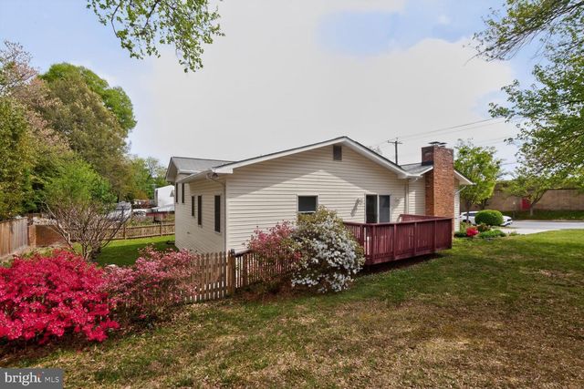 2000 MCAULIFFE DR, Rockville, MD 20851