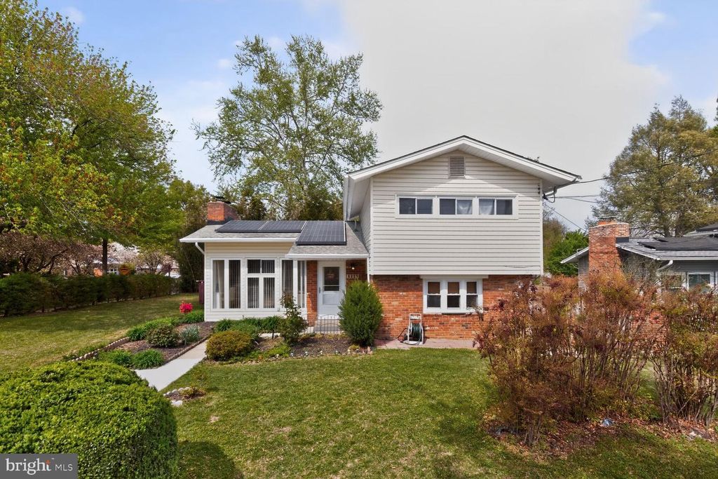 2000 MCAULIFFE DR, Rockville, MD 20851