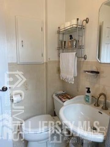 29 Plainfield Avenue, Metuchen, NJ 08840