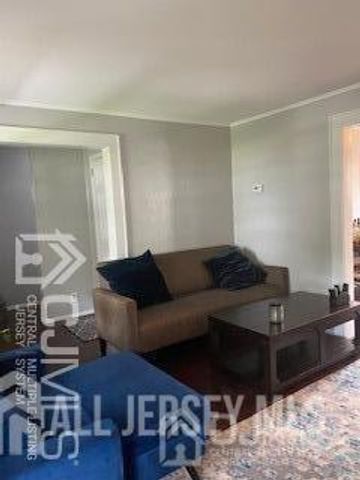 29 Plainfield Avenue, Metuchen, NJ 08840