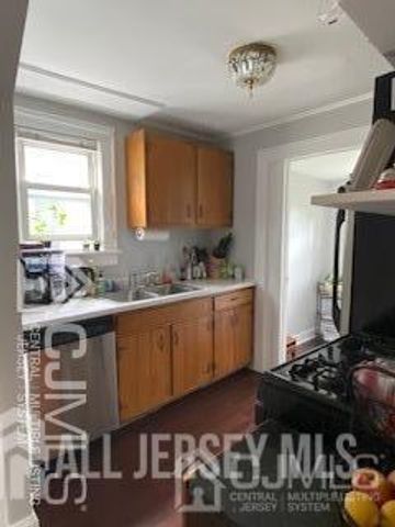 29 Plainfield Avenue, Metuchen, NJ 08840