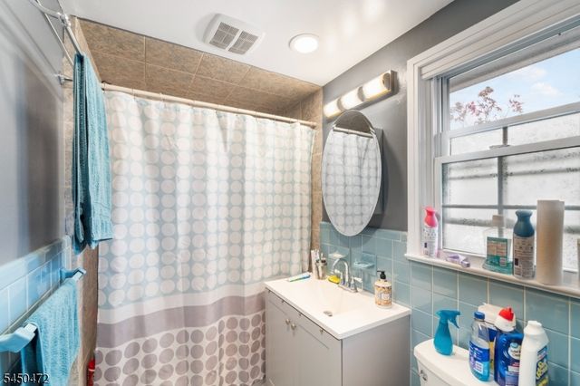 190 Devon Ter, Kearny Town, NJ 07032
