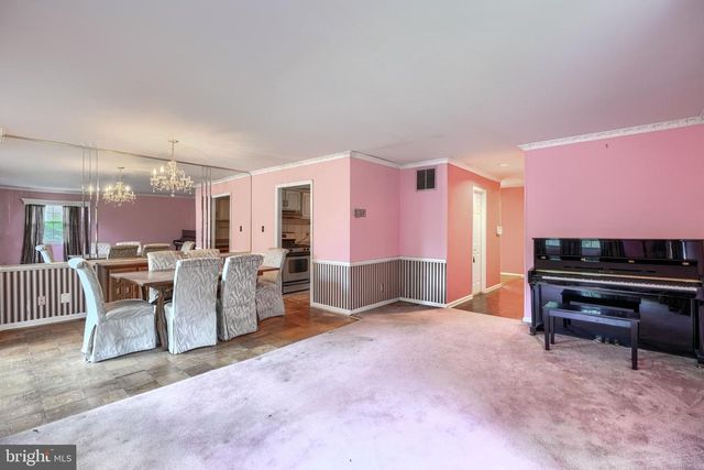 5958 WESTCHESTER PARK DR, College Park, MD 20740