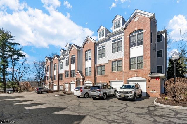 9 Goffle Brook Ct, Hawthorne Boro, NJ 07506