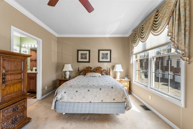 9 Goffle Brook Ct, Hawthorne Boro, NJ 07506