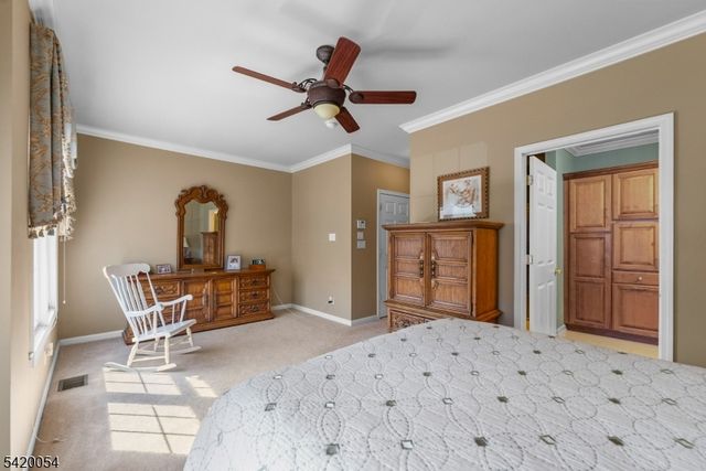 9 Goffle Brook Ct, Hawthorne Boro, NJ 07506