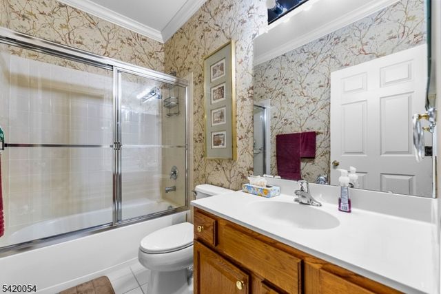 9 Goffle Brook Ct, Hawthorne Boro, NJ 07506