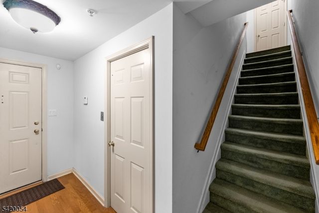 9 Goffle Brook Ct, Hawthorne Boro, NJ 07506