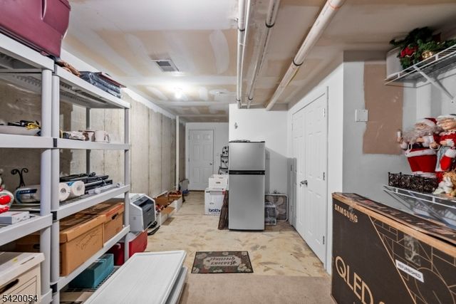 9 Goffle Brook Ct, Hawthorne Boro, NJ 07506