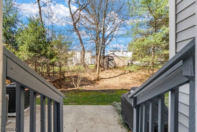 9 Goffle Brook Ct, Hawthorne Boro, NJ 07506