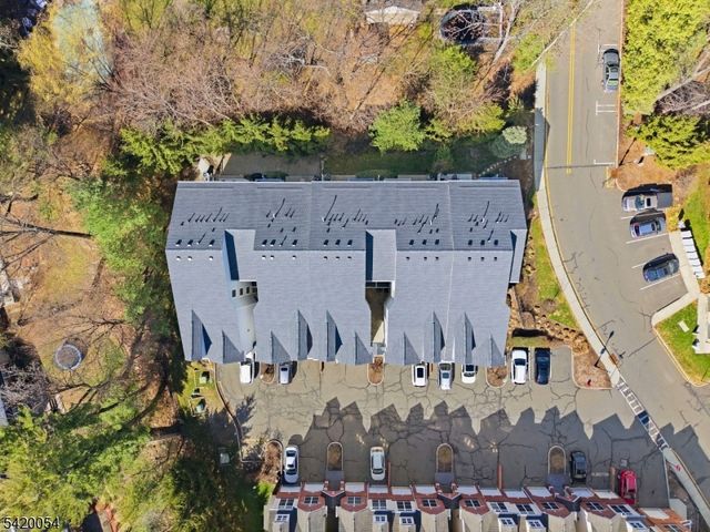 9 Goffle Brook Ct, Hawthorne Boro, NJ 07506