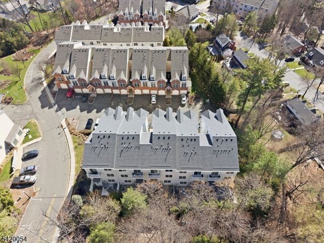 9 Goffle Brook Ct, Hawthorne Boro, NJ 07506