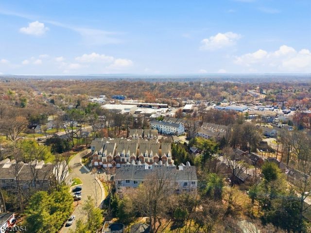 9 Goffle Brook Ct, Hawthorne Boro, NJ 07506