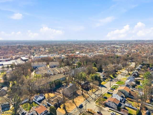 9 Goffle Brook Ct, Hawthorne Boro, NJ 07506