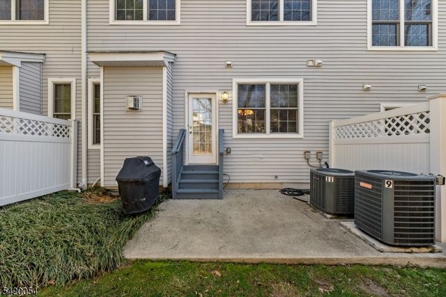 9 Goffle Brook Ct, Hawthorne Boro, NJ 07506