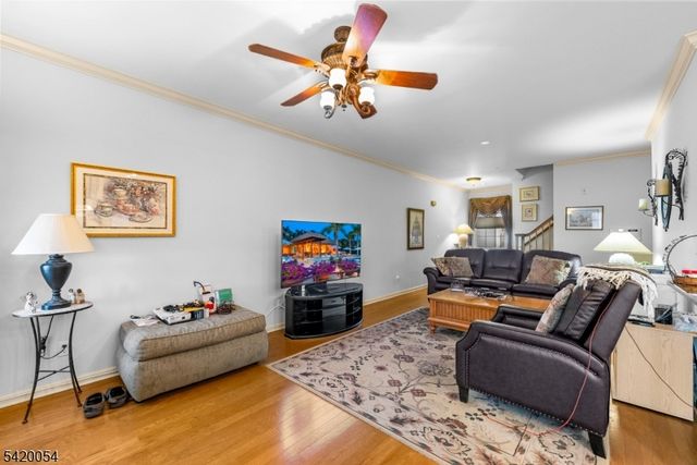 9 Goffle Brook Ct, Hawthorne Boro, NJ 07506