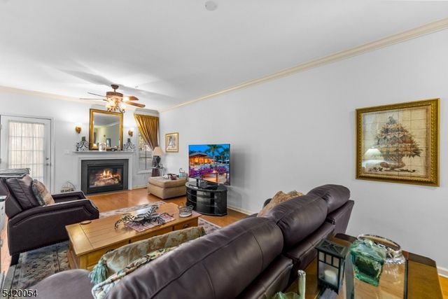 9 Goffle Brook Ct, Hawthorne Boro, NJ 07506