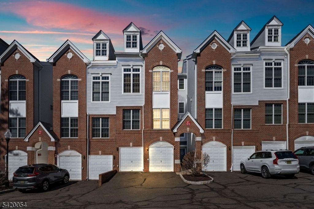 9 Goffle Brook Ct, Hawthorne Boro, NJ 07506