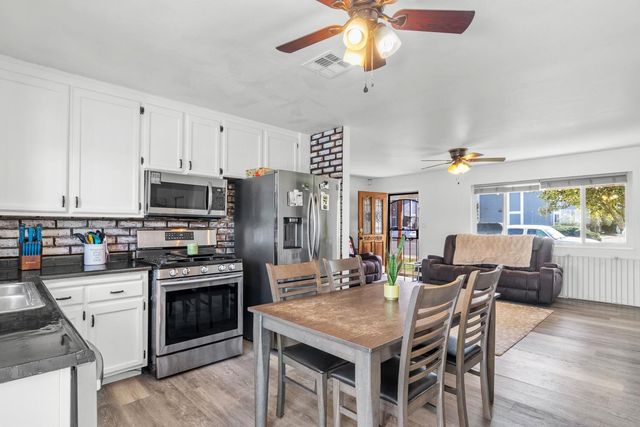 770 E E St, Oakdale, CA 95361