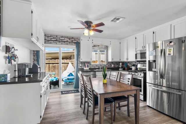 770 E E St, Oakdale, CA 95361