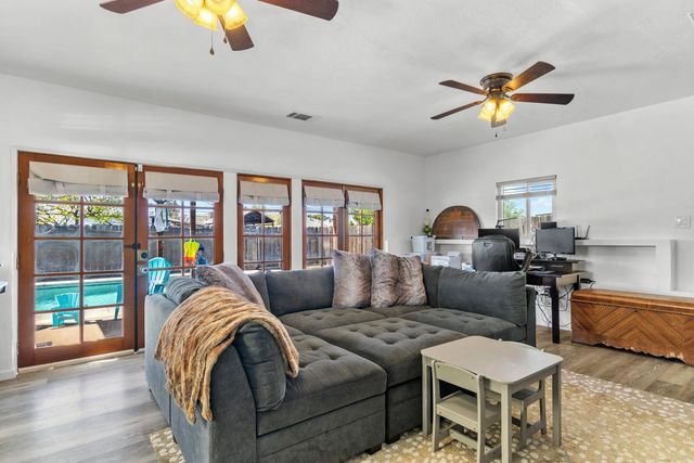 770 E E St, Oakdale, CA 95361