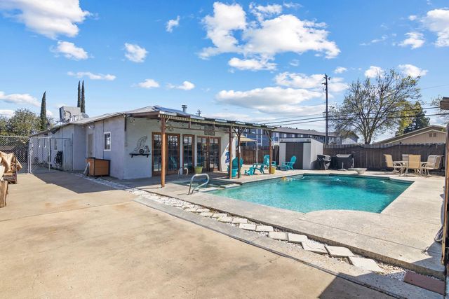 770 E E St, Oakdale, CA 95361