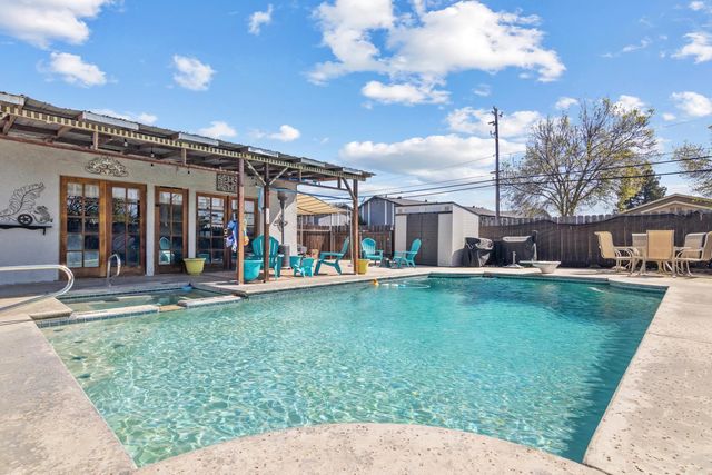 770 E E St, Oakdale, CA 95361