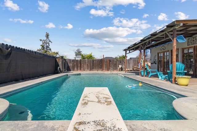 770 E E St, Oakdale, CA 95361