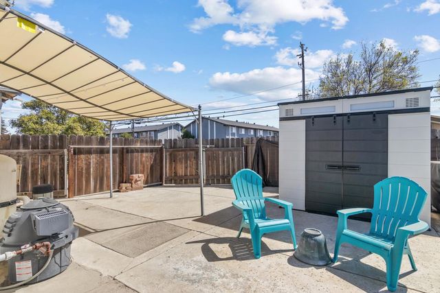 770 E E St, Oakdale, CA 95361