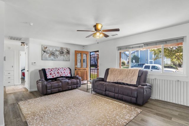 770 E E St, Oakdale, CA 95361