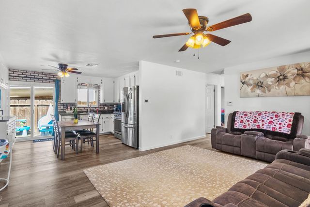 770 E E St, Oakdale, CA 95361