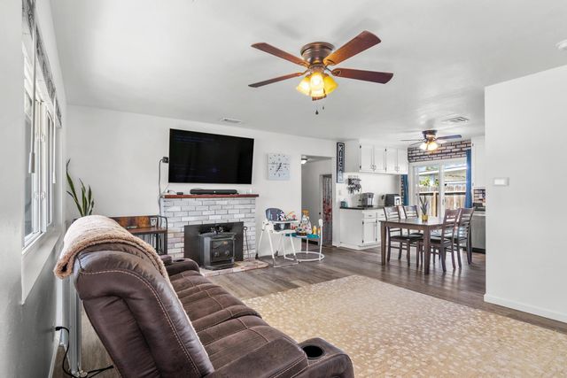 770 E E St, Oakdale, CA 95361