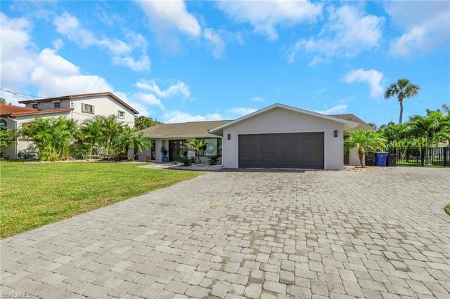 27129 Holly LN, Bonita Springs, FL 34135