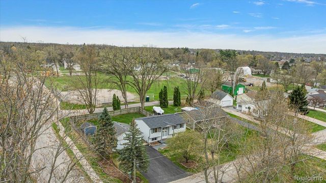490 Glenn Court, Lake Orion Village, MI 48362