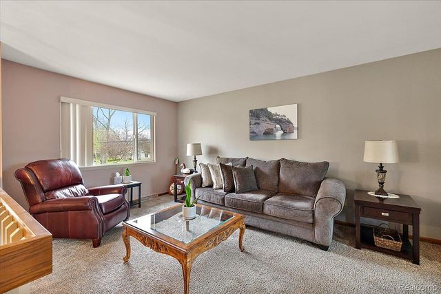 490 Glenn Court, Lake Orion Village, MI 48362