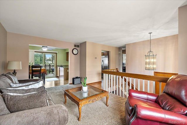 490 Glenn Court, Lake Orion Village, MI 48362