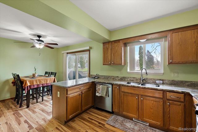 490 Glenn Court, Lake Orion Village, MI 48362