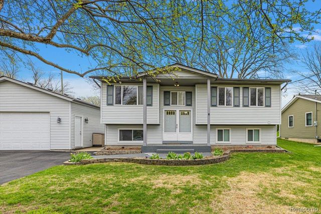 490 Glenn Court, Lake Orion Village, MI 48362