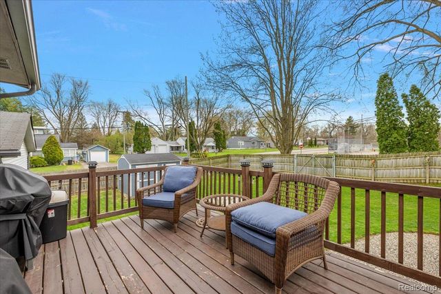 490 Glenn Court, Lake Orion Village, MI 48362
