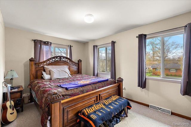 490 Glenn Court, Lake Orion Village, MI 48362