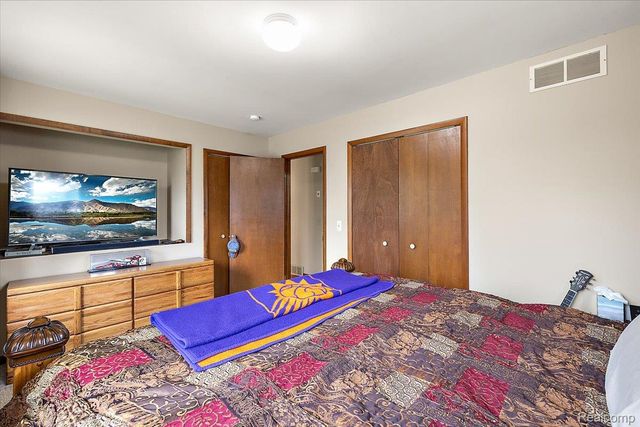 490 Glenn Court, Lake Orion Village, MI 48362