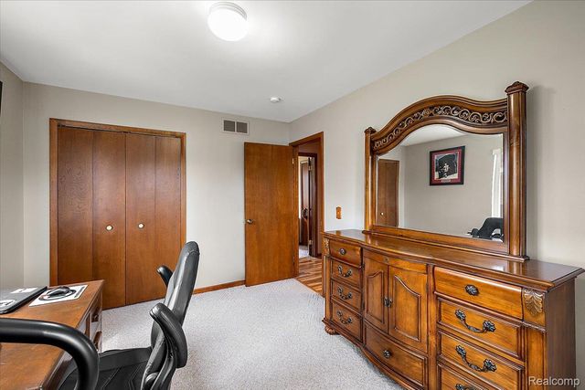 490 Glenn Court, Lake Orion Village, MI 48362