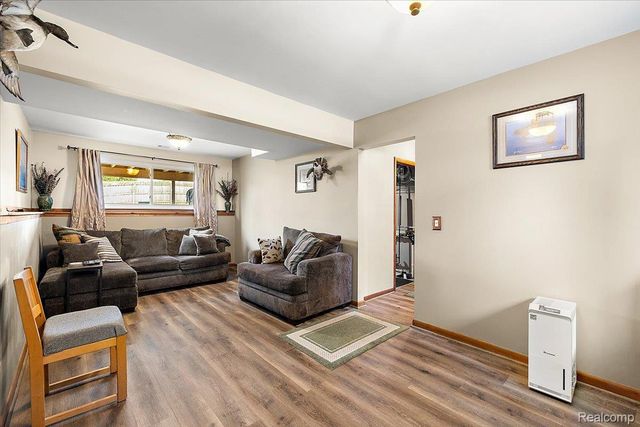 490 Glenn Court, Lake Orion Village, MI 48362
