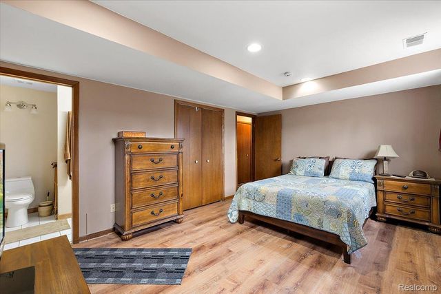 490 Glenn Court, Lake Orion Village, MI 48362