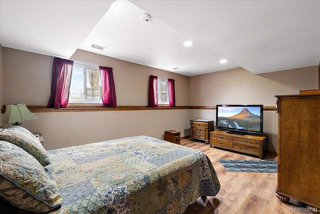 490 Glenn Court, Lake Orion Village, MI 48362