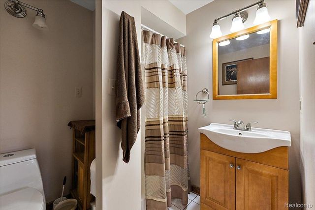 490 Glenn Court, Lake Orion Village, MI 48362